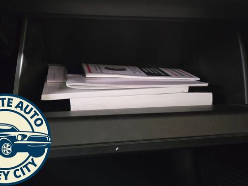 Used 2024 Mitsubishi Outlander SE image 17