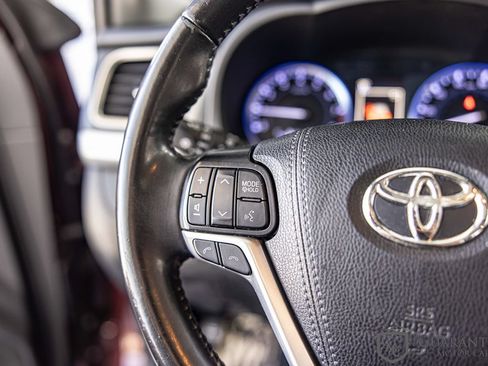 Used 2019 Toyota Highlander XLE AWD/4WD image 26