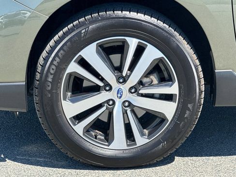 Used 2018 Subaru Outback 2.5i Limited AWD/4WD image 25