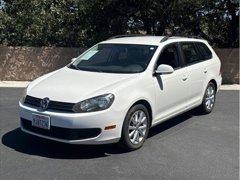Used 2012 Volkswagen Jetta SportWagen FWD image 1