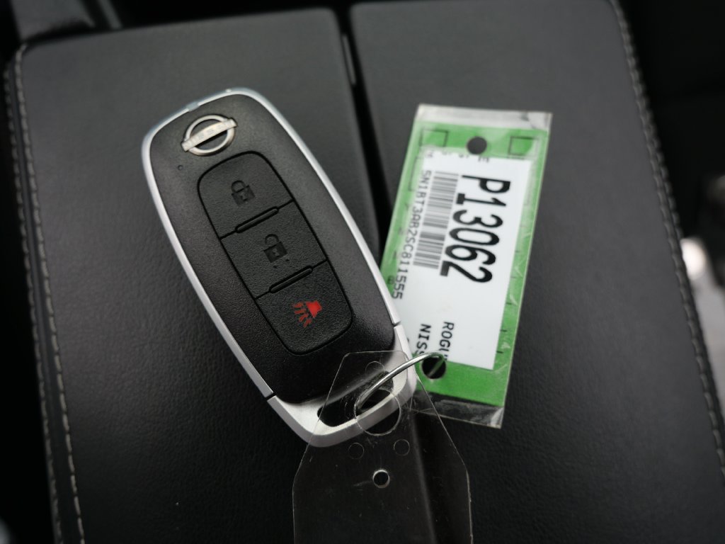 Used 2025 Nissan Rogue S AWD/4WD image 29