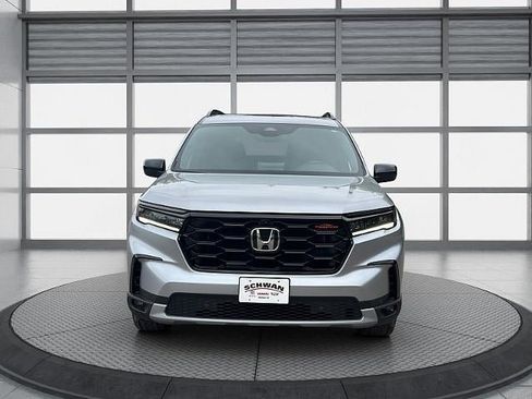 Used 2025 Honda Pilot TrailSport image 9