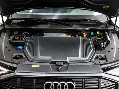 Used 2022 Audi e-tron Premium w/ Convenience Plus Package image 12