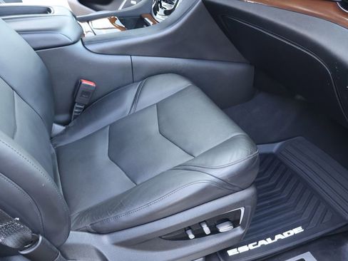 Used 2020 Cadillac Escalade Luxury image 31