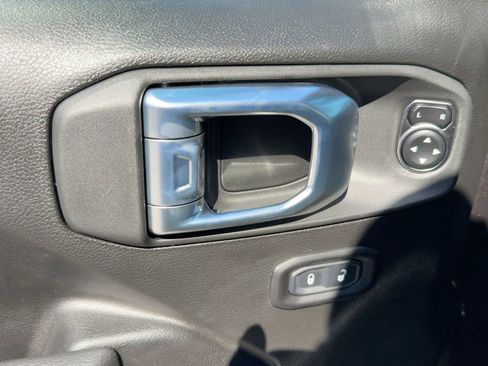 New 2025 Jeep Gladiator Sport image 12