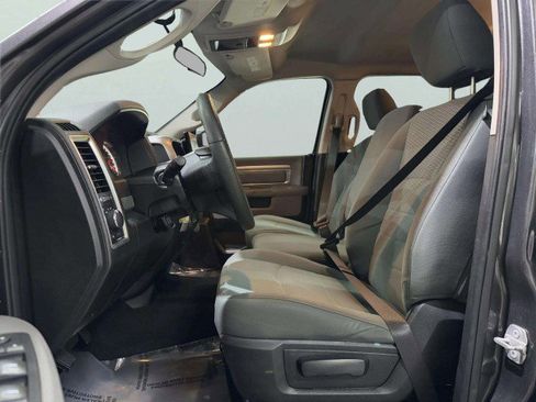 Used 2019 RAM 1500 Classic SLT image 28