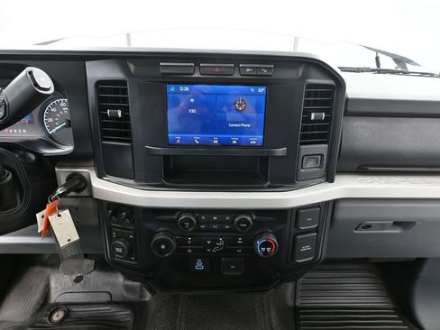 Used 2023 Ford F250 XLT w/ FX4 Off-Road Package AWD/4WD image 32