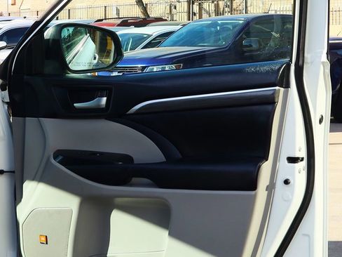Used 2019 Toyota Highlander Limited image 32