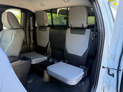 Used 2022 Toyota Tacoma SR RWD image 16