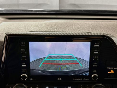 Used 2021 Toyota Highlander XSE AWD/4WD image 23