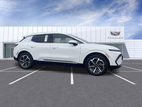 Used 2025 Chevrolet Equinox EV LT image 1