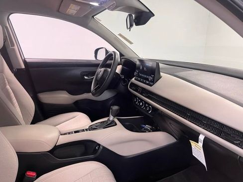 Used 2023 Honda HR-V LX image 11