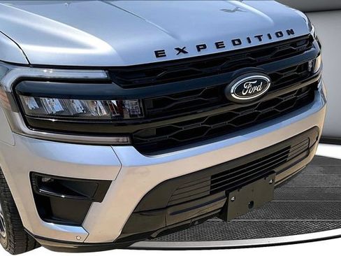 Used 2024 Ford Expedition Limited AWD/4WD image 34