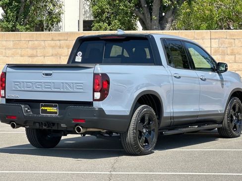 Certified 2025 Honda Ridgeline Black Edition image 4