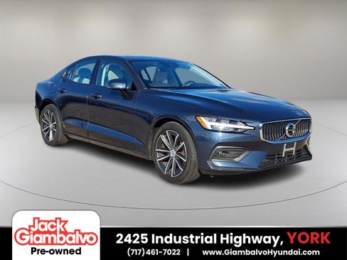 Used 2021 Volvo S60 T6 Momentum w/ Climate Package image 1
