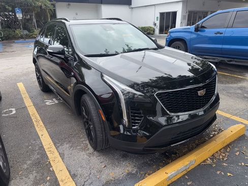 Used 2023 Cadillac XT4 Sport w/ Driver Assist Package FWD image 2