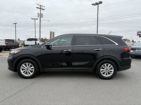 Used 2019 Kia Sorento LX image 4