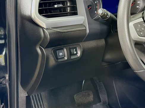 Used 2022 GMC Acadia SLE FWD image 10