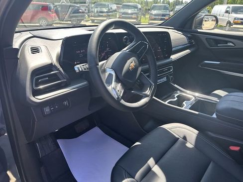 Used 2025 Chevrolet Traverse LT FWD image 12