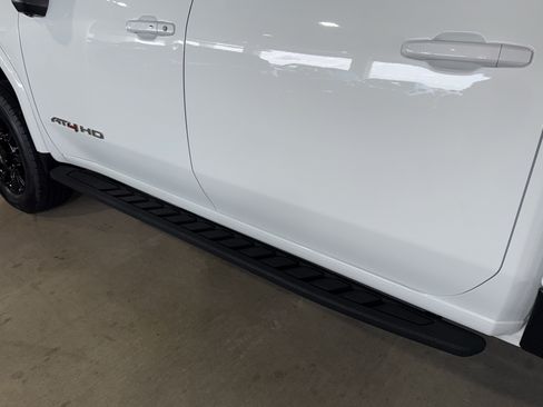 Used 2025 GMC Sierra 2500 AT4 w/ AT4 Premium Plus Package AWD/4WD image 40