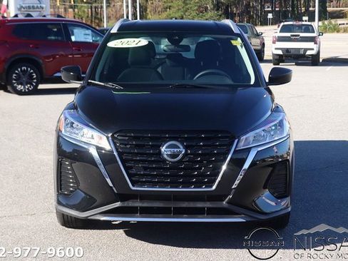 Used 2021 Nissan Kicks SV image 2