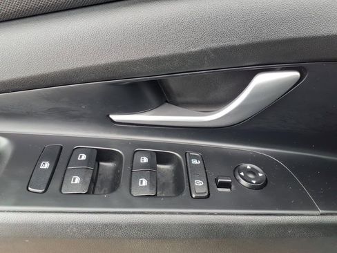 Used 2021 Hyundai Elantra SE image 23