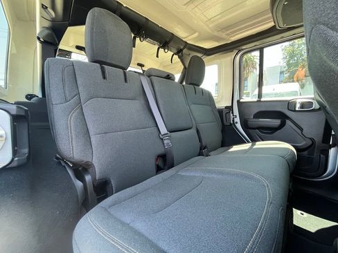 Used 2024 Jeep Wrangler Unlimited w/ Convenience Group AWD/4WD image 17