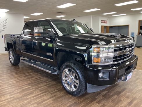 Used 2019 Chevrolet Silverado 2500 High Country w/ Duramax Plus Package AWD/4WD image 4