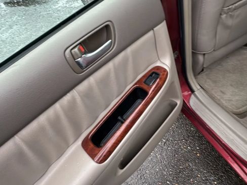 Used 2005 Toyota Camry LE FWD image 14