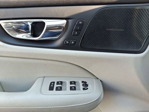 Used 2019 Volvo S60 T5 Inscription image 12