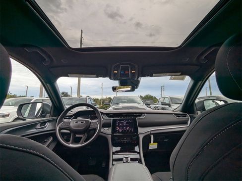 New 2025 Jeep Grand Cherokee Laredo X image 10