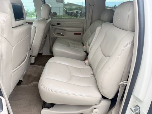 Used 2005 Cadillac Escalade ESV AWD image 9