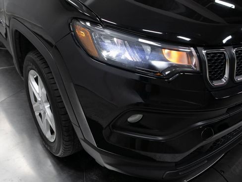 Used 2023 Jeep Compass Latitude image 12