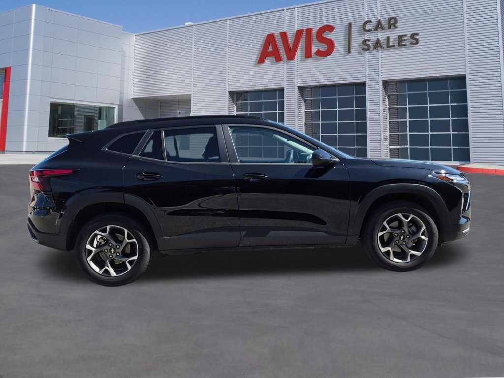 Used 2026 Chevrolet Trax LT FWD image 5
