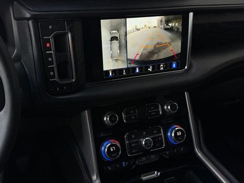 Used 2024 GMC Yukon Denali AWD/4WD image 10