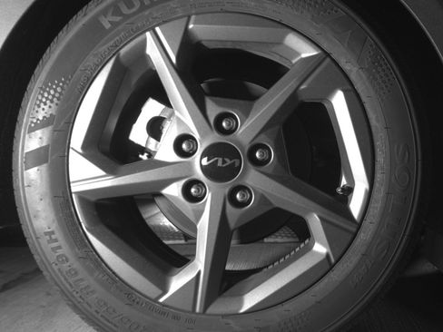 Used 2025 Kia K4 LXS image 15