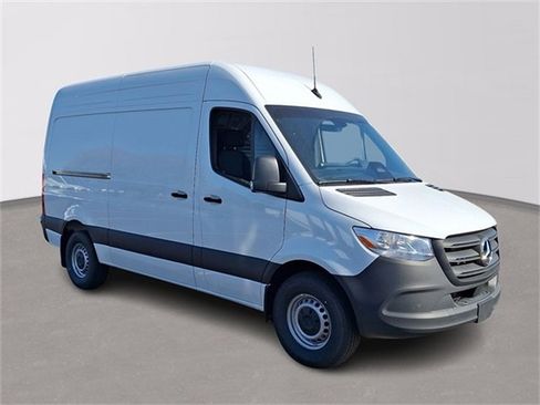 Used 2025 Mercedes-Benz Sprinter 2500 image 3