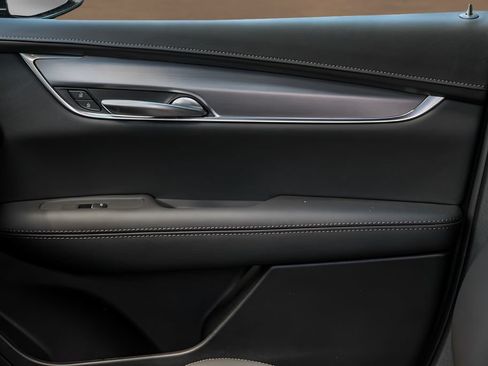 Used 2025 Cadillac XT5 Luxury FWD image 8