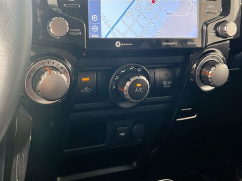Used 2022 Toyota 4Runner TRD Off-Road Premium AWD/4WD image 17