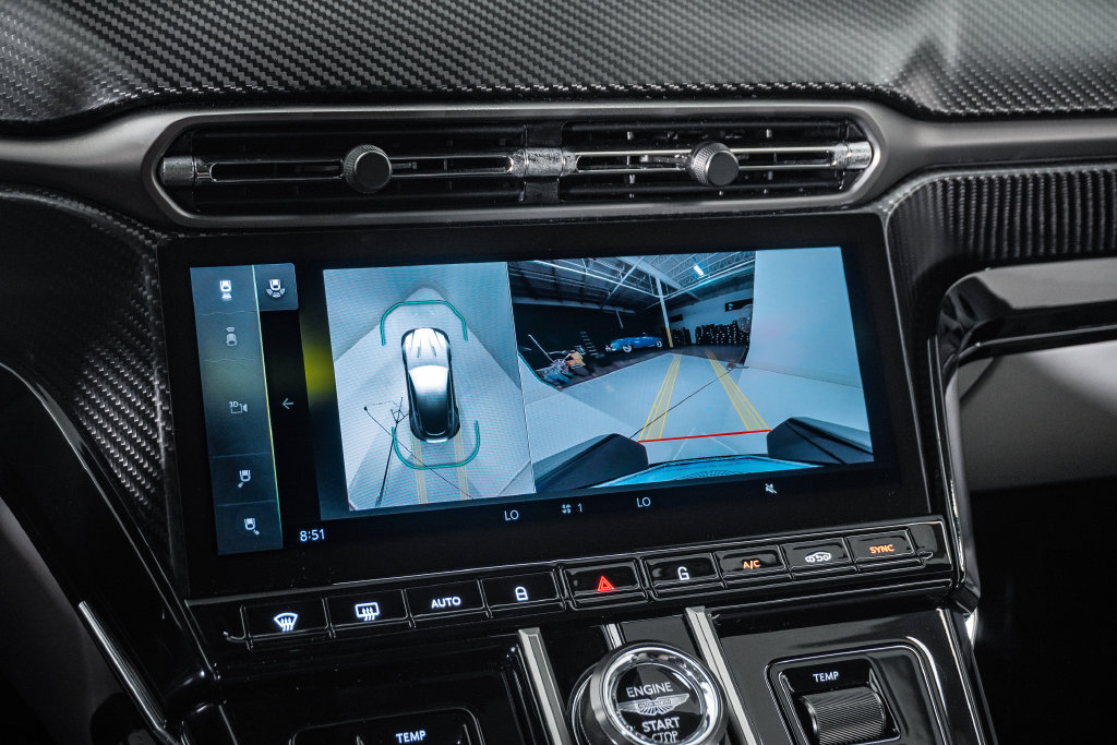 Used 2025 Aston Martin V8 Vantage Coupe RWD image 28