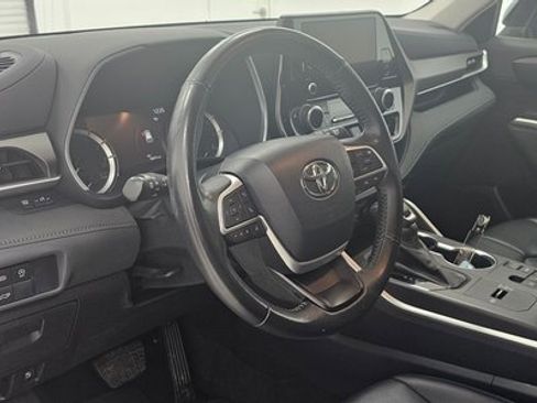 Used 2024 Toyota Highlander XLE image 9