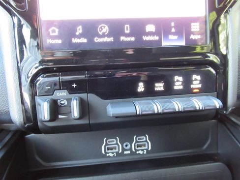 Used 2025 RAM 2500 Big Horn AWD/4WD image 28