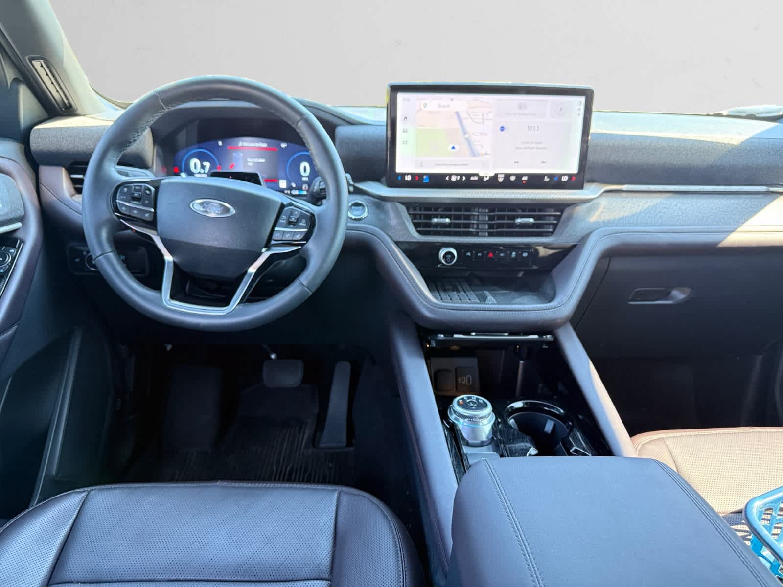 Used 2025 Ford Explorer Platinum RWD image 9