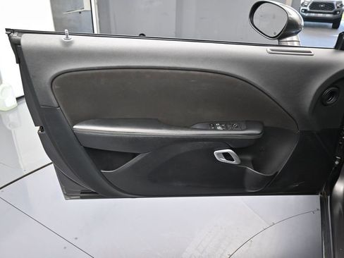 Used 2022 Dodge Challenger SXT w/ Driver Convenience Group RWD image 13
