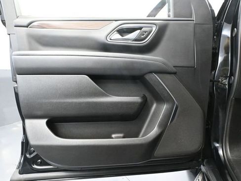 Used 2024 GMC Yukon XL SLE image 18