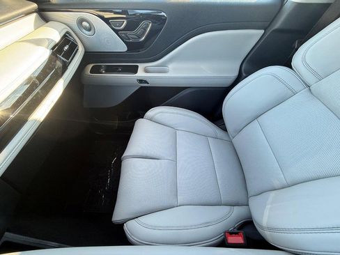 New 2026 Lincoln Aviator Reserve image 16