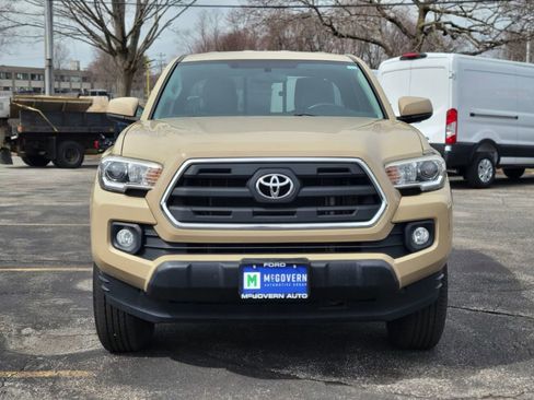 Used 2017 Toyota Tacoma SR5 image 8