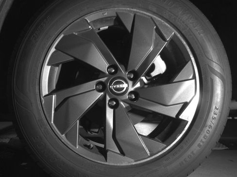 Used 2025 Nissan Rogue SV FWD image 14