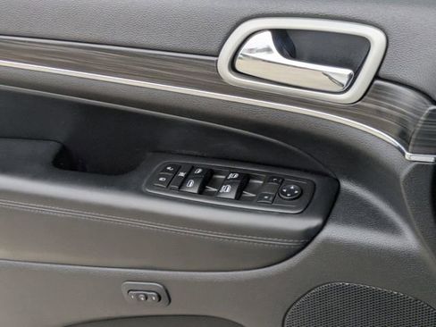 Used 2022 Jeep Grand Cherokee Limited image 25