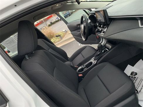 Used 2025 Toyota Corolla LE image 14